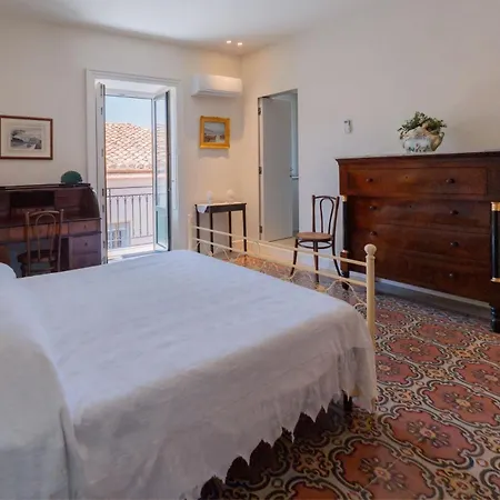 Vittorio Emanuele Street House *